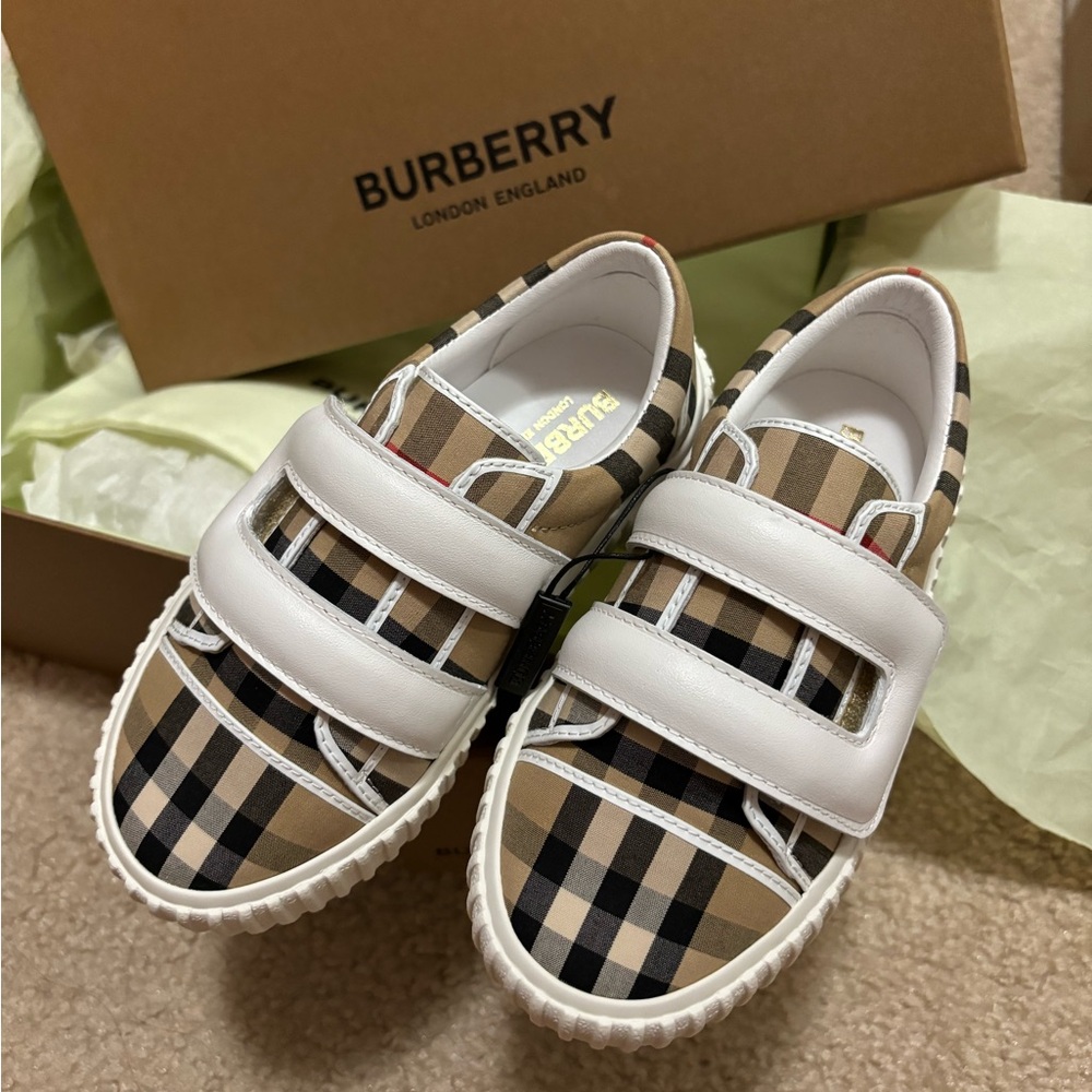 Burberry Kids
Vintage Check sneakers